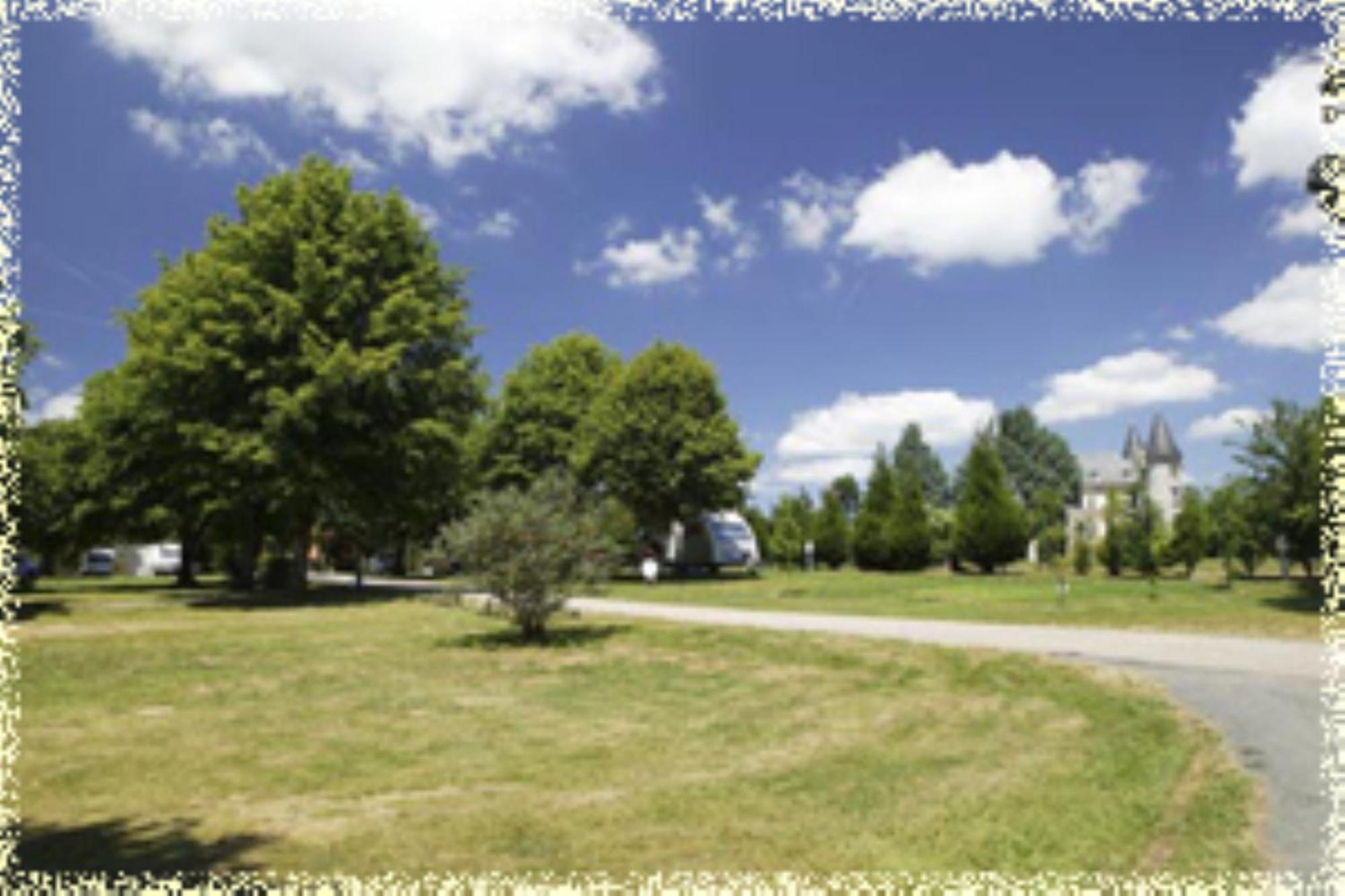 Hotellerie De Plein Air Camping Leychoisier Bonnac-la-Côte المظهر الخارجي الصورة